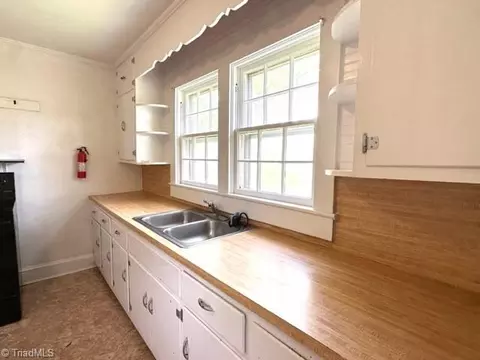Kitchen - 1274 Maple St, Elkin, NC 28621 photo 4 of 6