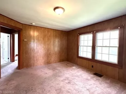 Living - 1274 Maple St, Elkin, NC 28621 photo 3 of 4