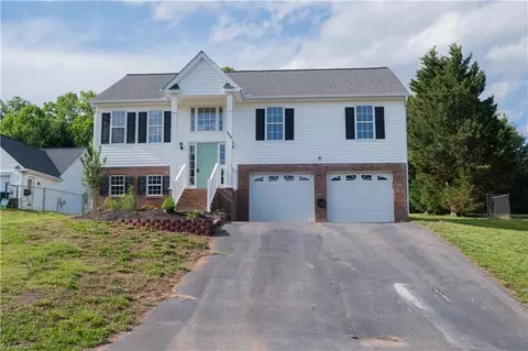 2425 Asheby Woods Ct, Kernersville, NC 27284