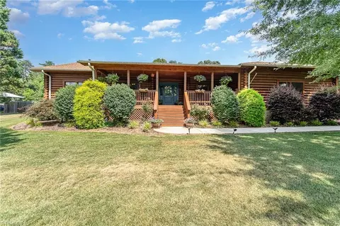 8108 Lariat Dr, Summerfield, NC 27358