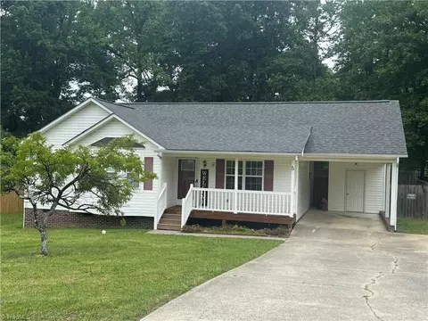 5 Oak Ridge Dr, Thomasville, NC 27360