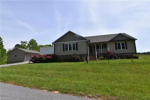 120 Rivers Ln, Thomasville, NC 27360