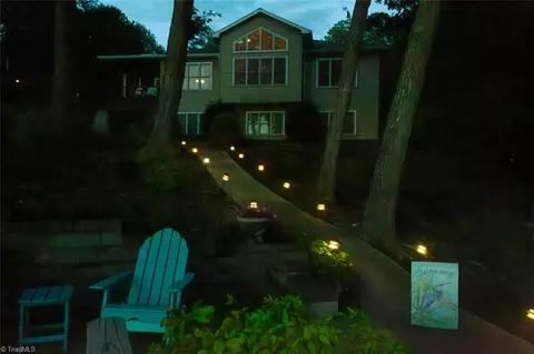 223 Periwinkle Ln, Lexington, NC 27292