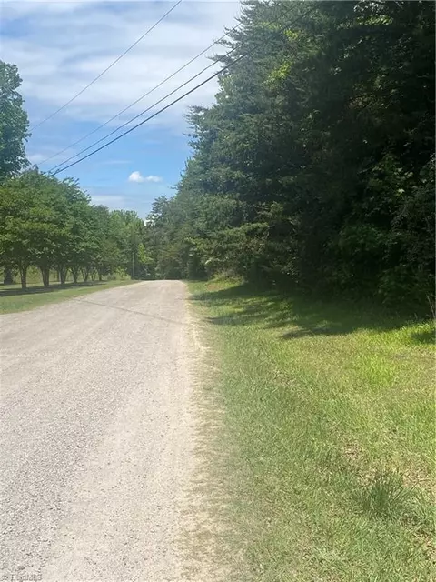 112 Whippoorwill Ln, Pelham, NC 27311