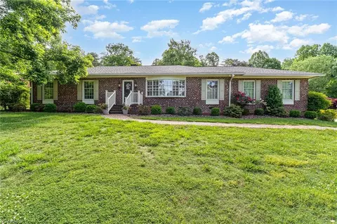 6920 Maynard Rd, Summerfield, NC 27358