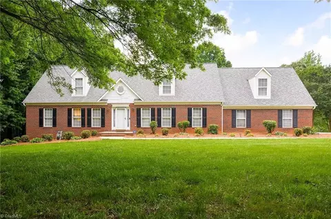 1117 Fairway Dr, Yadkinville, NC 27055