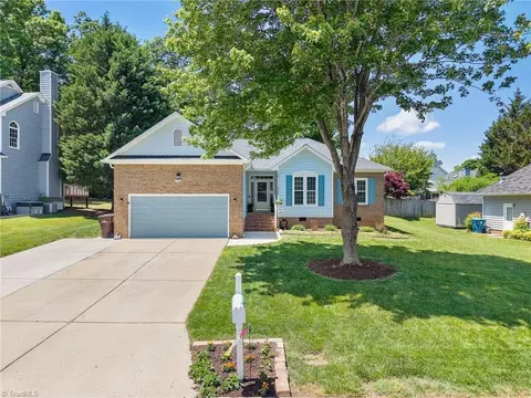 2702 Stonewick Ct, Jamestown, NC 27282