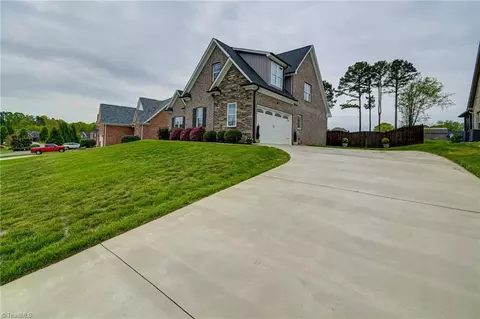 231 Plumstead Ln, Clemmons, NC 27012 photo 2