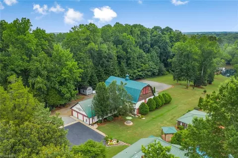 156 March Manor Dr, Lexington, NC 27295