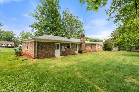 Exterior - 510 Hampton Dr, King, NC 27021 photo 4 of 7