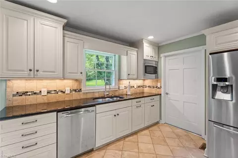 Kitchen - 510 Hampton Dr, King, NC 27021 photo 2 of 4