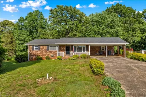 157 Meadowview Dr, Statesville, NC 28625