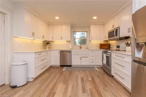 6867 Colonial Club Dr, Thomasville, NC 27360