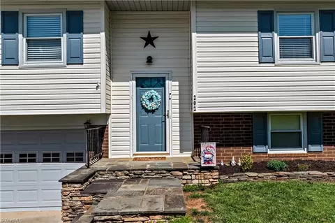 202 Queenland Ct, King, NC 27021 photo 3