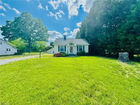 2742 Darrow Rd, Walkertown, NC 27051