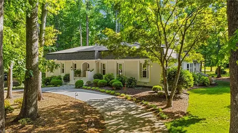4506 Oakcliffe Rd, Greensboro, NC 27406