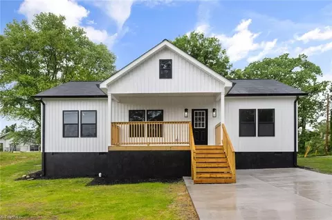 517 Kyle St, Mount Airy, NC 27030