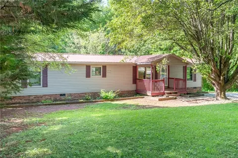 137 Crosswinds Ct W, Mount Airy, NC 27030