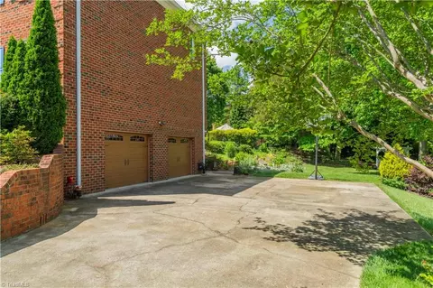 8116 Glengarriff Rd, Clemmons, NC 27012 photo 4