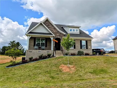 8117 Back Nine Dr, Stokesdale, NC 27357