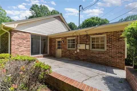 Exterior - 135 Devonway St, Eden, NC 27288 photo 2 of 5