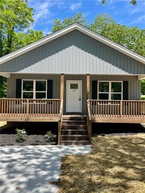 109 College St, Thomasville, NC 27360