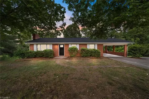 2911 Parkhurst Dr, Winston Salem, NC 27103