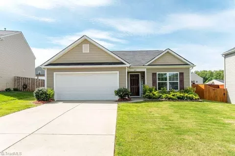 1441 Scofield Ct, Rural Hall, NC 27045