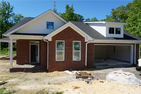 106 Ilex Ct, Yadkinville, NC 27055