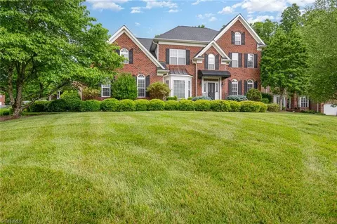 221 Oakmont Park Ct, Kernersville, NC 27284