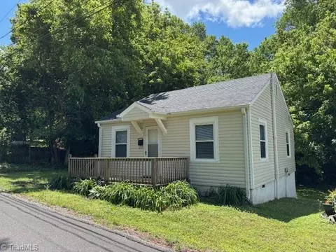 212 Maple Ave W, Mocksville, NC 27028