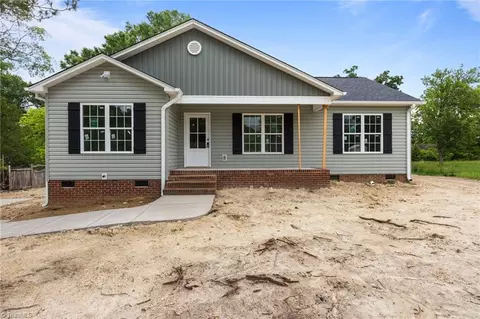 103 Stone St, Thomasville, NC 27360