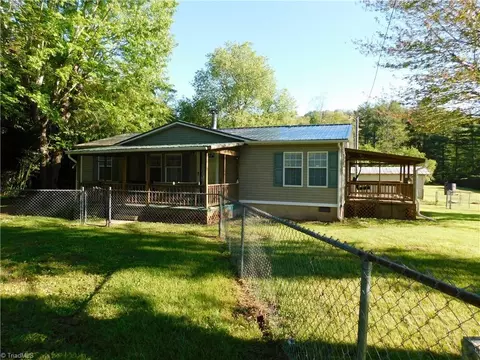 5704 5700 Pine Swamp Rd, Sparta, NC 28675