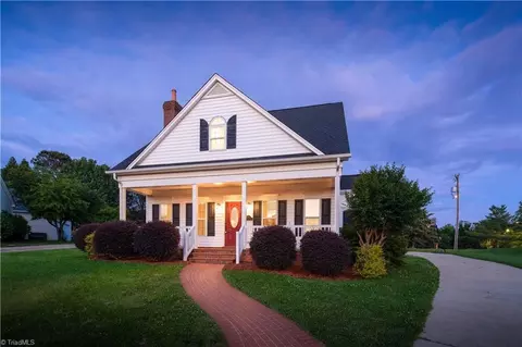 121 Bradberry Ct, King, NC 27021