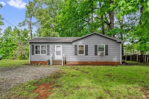 1606 Brannock Dr, Greensboro, NC 27406