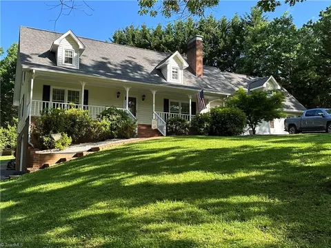 470 Farmbrook Rd, Mount Airy, NC 27030