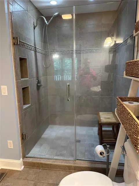Bath - 470 Farmbrook Rd, Mount Airy, NC 27030 photo 6 of 8