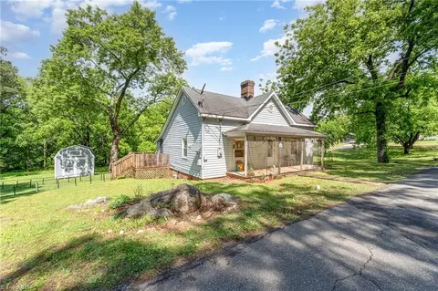 618 Oliver St, Ramseur, NC 27316