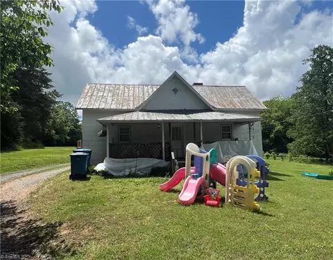 560 Cox St, Ramseur, NC 27316