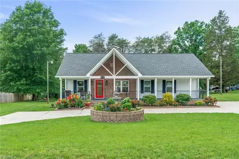 4140 Northampton Dr, Winston Salem, NC 27105