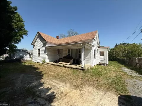 2912 English Rd W, High Point, NC 27262