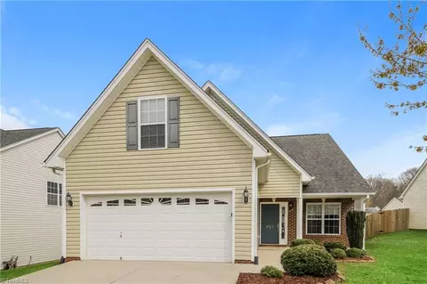 827 Peachtree Meadows Cir, Kernersville, NC 27284