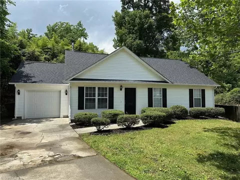 1102 Maury Ln, Greensboro, NC 27401