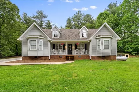 387 Rambling Woods Dr, North Wilkesboro, NC 28659