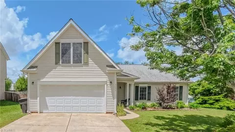 3693 Shadow Ridge Dr, High Point, NC 27265