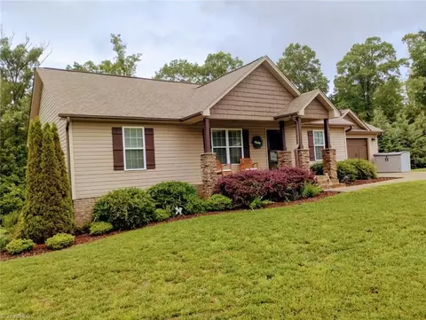 375 Twin Creeks Dr, Stokesdale, NC 27357