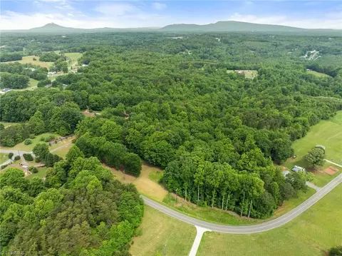 1099 Slate Rd, King, NC 27021 photo 3