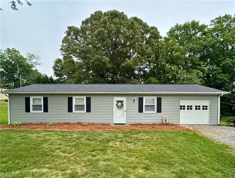 302 Redwood Bnd, King, NC 27021