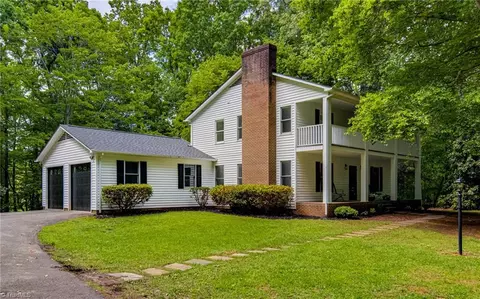 1336 Crepe Myrtle Ln, Yadkinville, NC 27055