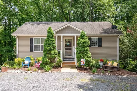1029 Robbins St, Asheboro, NC 27203